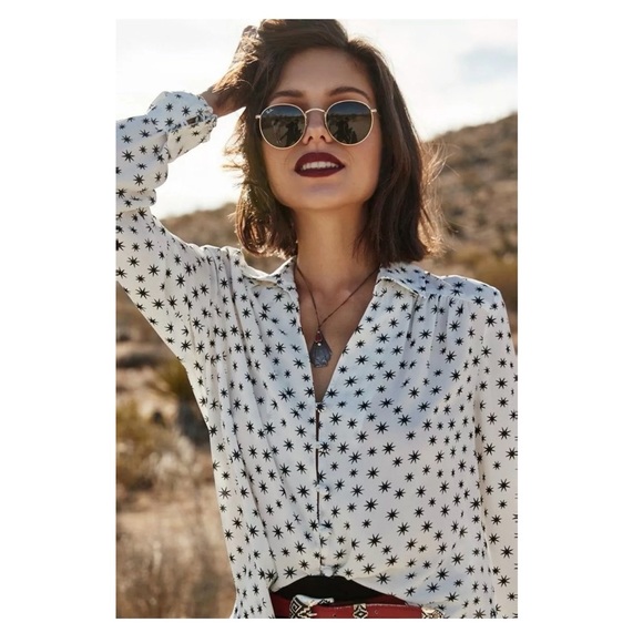 Fifteen Twenty Tops - Fifteen Twenty White Starburst Print Blouse Size S